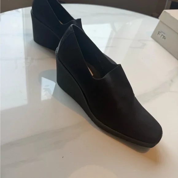 Donald J. Pliner Classic Black Loafers - Picture 5 of 6